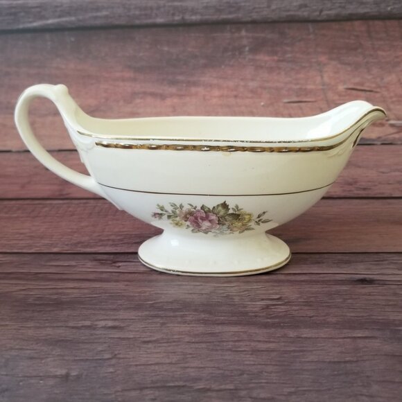 Vintage 1944 Homer Laughlin Eggshell Georgian Gravy Boat with Gold Trim/Accents - Picture 7 of 13